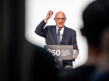 economia/20260427/presidente-sabadell-josep-oliu-dimite-como-consejero-dominical-grupo-puig_411677