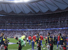 deportes/futbol/champions-league/20260430/motivo-aficionados-atletico-madrid-lanzaron-papel-higienico-antes-partido-cns_412739