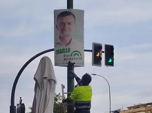 espana/andalucia/sevilla/20260504/izquierda-monta-colera-retirada-carteles-electorales-riesgo-peatones-sevilla_413740