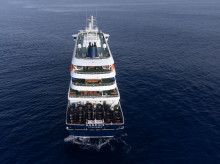 sociedad/20260505/cubiertas-vacias-pasajeros-confinados-escenas-bordo-crucero-mv-hondius_414361