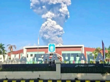 sociedad/20260508/tres-muertos-diez-desaparecidos-erupcion-volcan-indonesia_415417