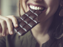 salud-y-bienestar/bienestar/alimentacion/20260508/pasa-cuerpo-tomamos-chocolate-negro-cada-dia-asi-afecta-salud-cardiovascular-cns_415606