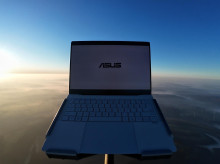 tecnologia/20260514/alguien-llevado-este-portatil-cima-everest-demostrar-resistencia-extrema_417257