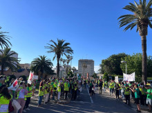 espana/comunidad-valenciana/20260518/dos-colectivos-educativos-pais-valencia-pide-dinero-cuenta-suecia-cubrir-perdida-sueldo-docentes-huelga_418781