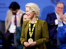 internacional/20260514/von-der-leyen-aprovecha-entrega-premio-carlomagno-acercar-posturas-alemania_417680