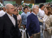 espana/andalucia/20260515/expresidentes-chaves-grinan-asisten-mitin-cierre-campana-psoe_418194