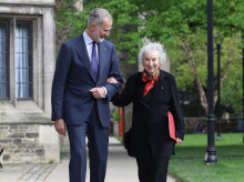 espana/casa-real/20260521/rey-agradece-margaret-atwood-haya-ensenado-leer-nuestro-tiempo-leernos-nosotros-mismos_419948