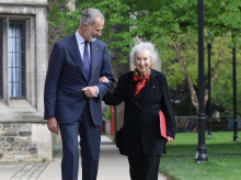 espana/casa-real/20260521/rey-agradece-margaret-atwood-haya-ensenado-leer-nuestro-tiempo-leernos-nosotros-mismos_419948