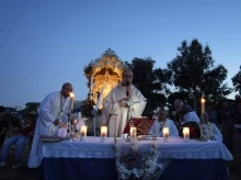 espana/la-voz-de-cordoba/religion-y-cofradias/20260521/obispo-cordoba-visita-rocieros-lucena-cabra-raya-real_420227