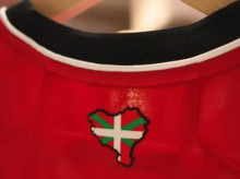 deportes/futbol/la-liga/20260522/athletic-incluye-navarra-camiseta-como-parte-pais-vasco-desata-polemica-inaceptable_420421