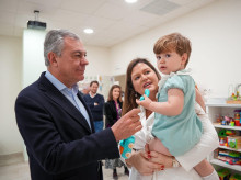 espana/andalucia/sevilla/20260522/ayuntamiento-sevilla-dara-cheque-bebe-600-euros-nino-fomentar-maternidad_420540