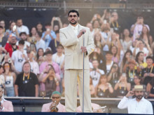 cultura/20260523/bad-bunny-conquista-barcelona-entre-criticas-hacinamiento-entradas-500-euros_420789