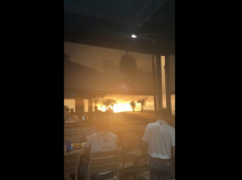 ciencia/20260529/momento-clientes-bar-cabo-canaveral-grabaron-explosion-cohete-new-glenn_423015