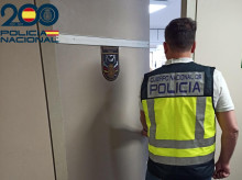 espana/baleares/20260529/detenida-maltratar-madre-e-intentar-escapar-ventana-35-metros-altura_423097
