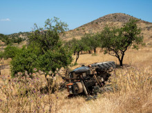 espana/castilla-la-mancha/20260602/muere-hombre-80-anos-atrapado-bajo-tractor-volcar-camino-cuenca_424158
