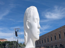 espana/madrid/capital/20260602/escultura-julia-colon-luce-andamios-recibir-papa-leon-xiv_424420