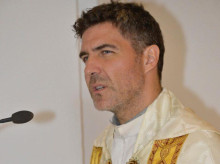 espana/madrid/20260604/arquitecto-exito-nueva-york-curacantante-historia-compositor-himno-papa-actuar-vigilia_424559
