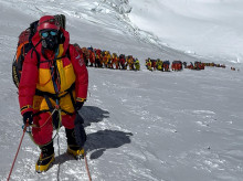 internacional/20260604/encuentran-vida-guia-nepali-everest-seis-dias-despues-desaparecer-dado-muerto_424987