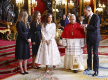 espana/casa-real/20260606/simbolicos-regalos-reyes-papa-han-recibido-santo-padre_425897