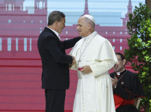 gente/20260609/origen-fe-confesada-antonio-banderas-papa-promesa-infarto-virgen-lagrimas_426612