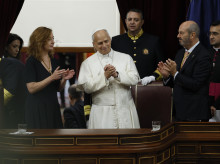 religion/20260608/historica-ovacion-siete-minutos-papa-discurso-congreso_426305