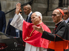 espana/cataluna/barcelona/20260609/papa-leon-xiv-rompe-protocolo-dos-veces-dirigirse-miles-jovenes-reunidos-barcelona_426856