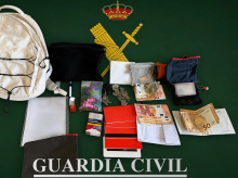 espana/castilla-y-leon/20260618/mujer-encuentra-mochila-700-euros-pueblo-leon-entrega-guardia-civil-actitud-ejemplar_372849