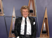 gente/20260621/rod-stewart-preocupa-fans-interrumpir-concierto-ponerse-oxigeno_430994