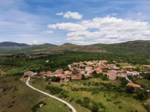 espana/madrid/20260917/asi-pueblo-pequeno-madrid-donde-ley-nietos-puesto-patas-arriba-censo_437501