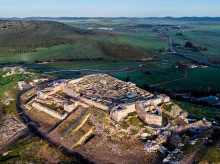 espana/castilla-la-mancha/20260801/gran-enigma-alarcos-cien-tumbas-20-craneos-aspiran-descubrimiento-ano_444467