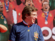 espana/madrid/20260714/almeida-vuelca-seleccion-espanola-vera-franciaespana-desde-plaza-colon_439358