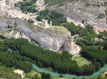 estilo-vida/viajar/20260721/bonito-pueblo-espana-visitar-castillo-siglo-xiii-cueva-diablo_441664