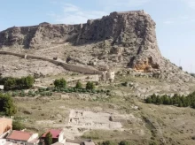 espana/castilla-la-mancha/20260727/tesoro-ibero-hallado-bajo-fortaleza-albacete-resucita-2500-anos-despues-3d_442463