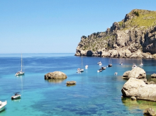 espana/comunidad-valenciana/20260726/cala-escondida-alicante-enamora-aguas-turquesas-paraiso-hacer-snorkel-lejos-masificaciones_442604