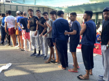 espana/20260726/decenas-inmigrantes-colapsan-acceso-ceti-ceuta-subir-entradas-mar_443854