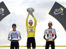deportes/20260726/pogacar-entra-pagina-oro-tour-francia-der-poel-suma-fiesta_443856