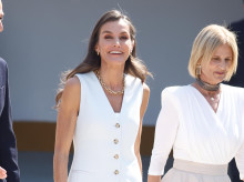 gente/20260727/reina-letizia-estrena-estiloso-traje-chaleco-combatir-calor-jerez_444023