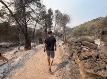 espana/comunidad-valenciana/20260728/hemos-dejado-vida-esta-finca-ahora-todo-acabado-reducido-cenizas-estragos-incendio-vall-duixo_444187