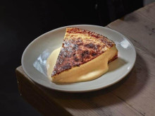 estilo-vida/restaurantes/20260730/mapa-definitivo-mejores-tartas-queso-madrid-tradicional-pistacho-maracuya_444966