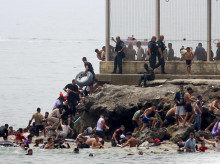 espana/20260730/recuperan-siete-cadaveres-personas-habrian-intentado-entrar-nado-ceuta_445477