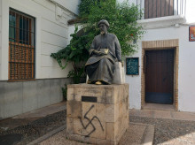 espana/la-voz-de-cordoba/actualidad/20260801/vandalizada-esvastica-estatua-maimonides-cordoba_445902