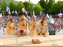 religion/20260802/volved-ad-fontem-cristo-pide-papa-miles-jovenes-73-paises-congregados-medjugorje_446091