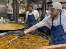 espana/comunidad-valenciana/20260803/paella-valenciana-viral-londres-vende-mil-raciones-diarias-28-euros_446295