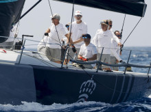 espana/casa-real/20260804/mar-da-pequena-compensacion-rey-velero-ganando-primer-dia-copa-rey-mapfre_446771