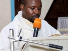 religion/20260805/masacre-anticristiana-nigeria-asesinan-sacerdote-machetazos-secuestran-fieles-plena-misa_446929