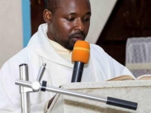religion/20260805/masacre-anticristiana-nigeria-asesinan-sacerdote-machetazos-secuestran-fieles-plena-misa_446929