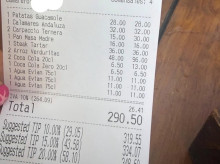 espana/comunidad-valenciana/20260805/desmedida-cuenta-restaurante-cobra-11-euros-botella-agua-16-euros-racion-pan-entrarias-ahi_447192