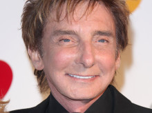 cultura/musica/20260805/barry-manilow-cancela-concierto-kentucky-eeuu-45-minutos-antes-inicio_447199