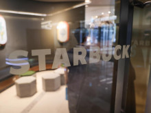 economia/20260806/campana-starbucks-corea-acaba-redada-evocar-matanza-historica_447251
