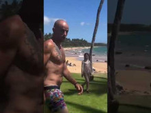 internacional/20260806/kirill-basin-candidato-democrata-congreso-hawai-arrestado-playa-maui-altercado-violento_447304